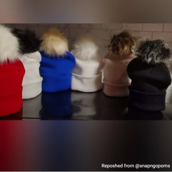 @snapngopoms ~ Support a POSHER ~ 1 Blue Adult Hat w/ 1 Cream Changeable Pom NWT - Picture 4 of 4